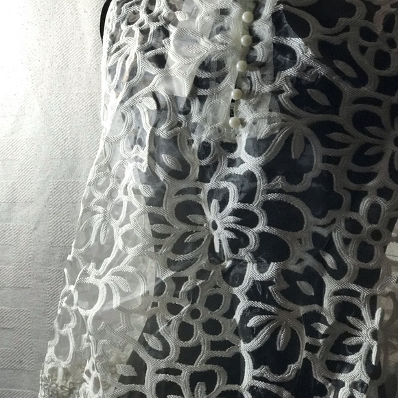 Sea foam green and off white floral lace tank top - Picture 3 of 6